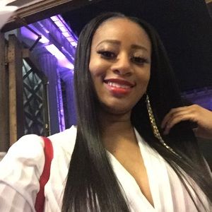 Meet your Posher, Adrianne